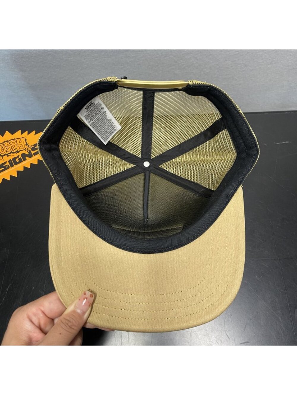 Vans "Off The Wall" Tan Snapback Trucker Hat Mesh Back Adjustable - Picture 6 of 6